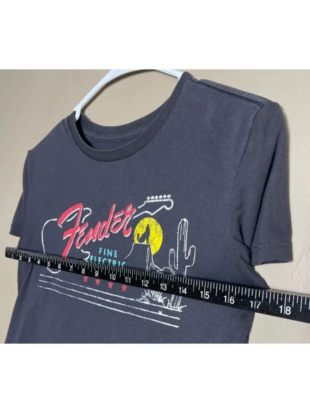Fender Electric Tshirt Desert Charcoal Gray Unisex Crop Logo Graphic Grunge XS - Picture 5 of 6